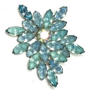 Vintage Brooch Baby Blue Rhinestone Vtg Estate Costume Jewelry Pin AU08